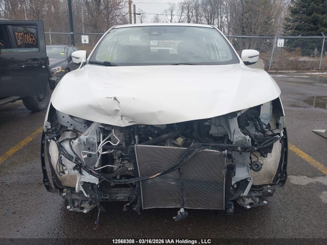 JN1BJ1AV8MW312014 Nissan Qashqai S