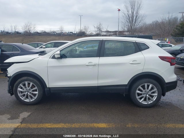 JN1BJ1AV8MW312014 Nissan Qashqai S
