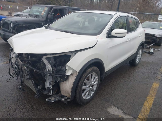 JN1BJ1AV8MW312014 Nissan Qashqai S