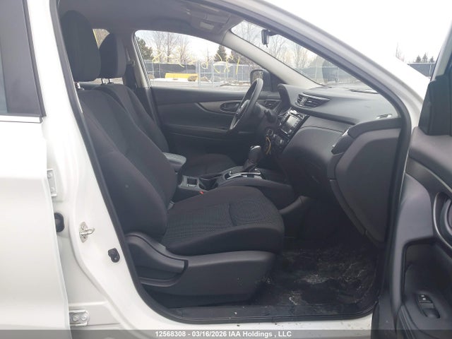 JN1BJ1AV8MW312014 Nissan Qashqai S