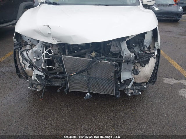 JN1BJ1AV8MW312014 Nissan Qashqai S