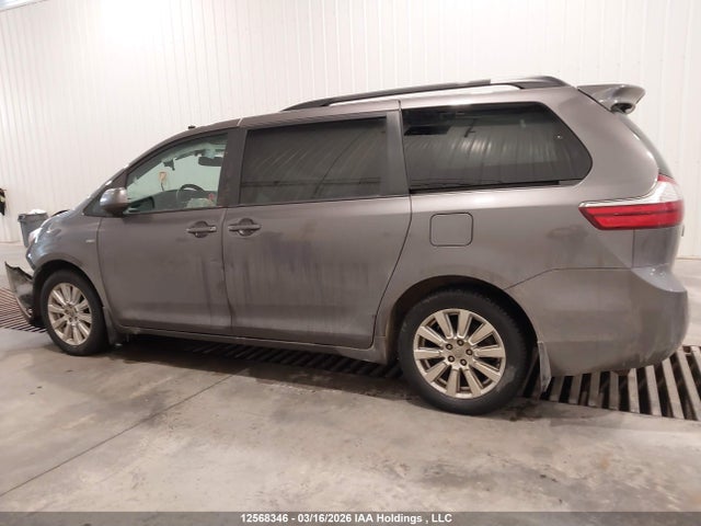 2017 Toyota Sienna Le 7 Passenger მანქანა იყიდება აუქციონზე, vin: 5TDJZ3DC4HS168989, აუქციონის ნომერი: 12568346