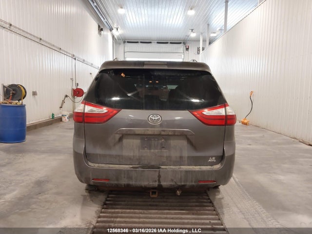 2017 Toyota Sienna Le 7 Passenger მანქანა იყიდება აუქციონზე, vin: 5TDJZ3DC4HS168989, აუქციონის ნომერი: 12568346