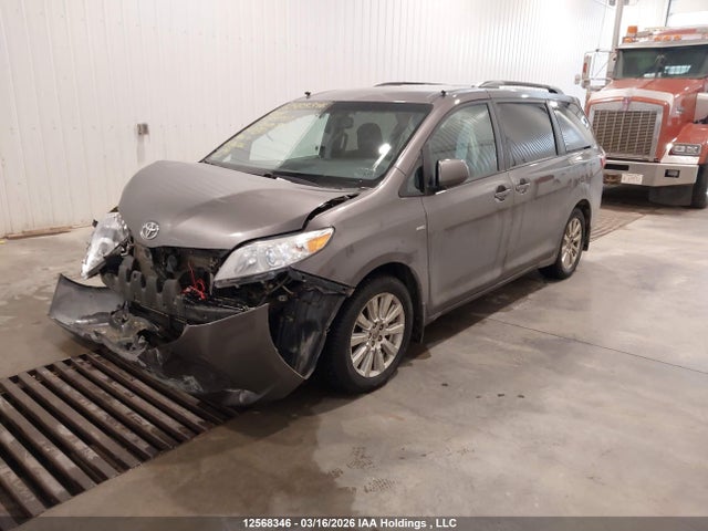 2017 Toyota Sienna Le 7 Passenger მანქანა იყიდება აუქციონზე, vin: 5TDJZ3DC4HS168989, აუქციონის ნომერი: 12568346