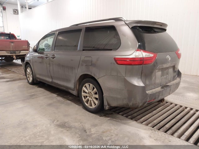 2017 Toyota Sienna Le 7 Passenger მანქანა იყიდება აუქციონზე, vin: 5TDJZ3DC4HS168989, აუქციონის ნომერი: 12568346