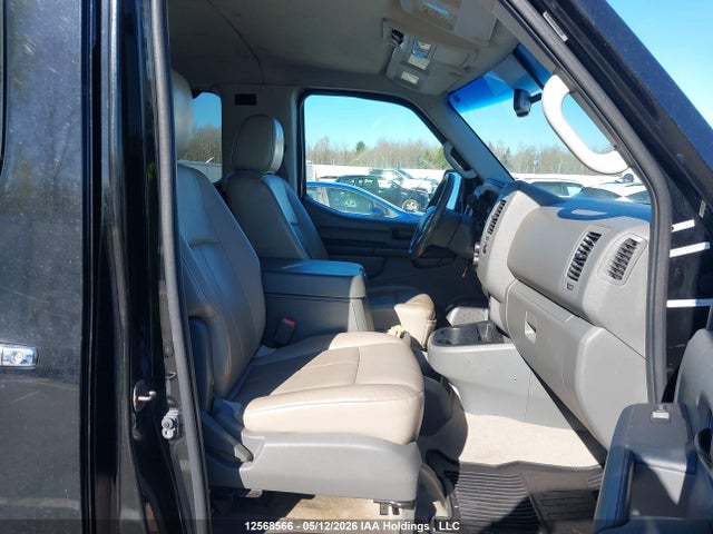 2013 Nissan Nv Passenger Nv3500 Hd S V8/sl V8/sv V8 მანქანა იყიდება აუქციონზე, vin: 5BZAF0AA8DN201339, აუქციონის ნომერი: 12568566
