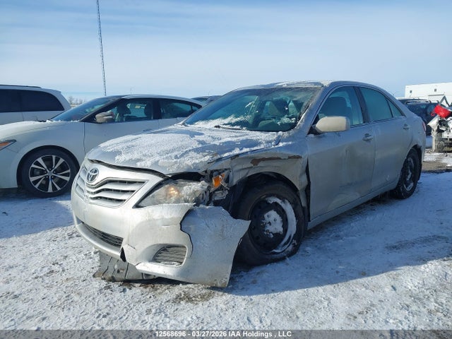 12568696 :رقم المزاد ، 4T1BF3EK1AU079428 vin ، 2010 Toyota Camry Le مزاد بيع