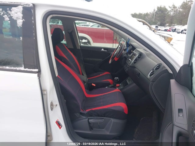 WVGJV7AX9GW585688 Volkswagen Tiguan