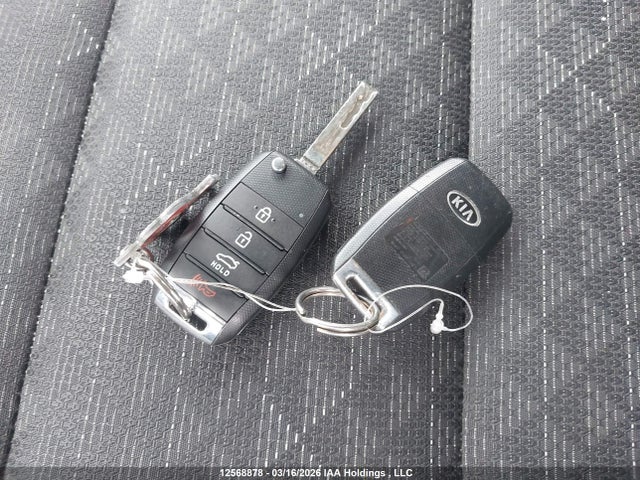 3KPA25AB0JE019779 KIA Rio Lx/lx+