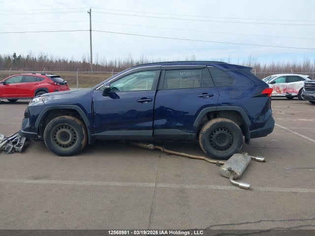 2021 Toyota Rav4 Xle/xle Premium მანქანა იყიდება აუქციონზე, vin: 2T3R1RFV9MW238362, აუქციონის ნომერი: 12568981
