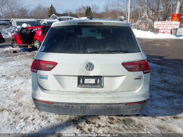 3VV0B7AX6JM149852 Volkswagen Tiguan Trendline