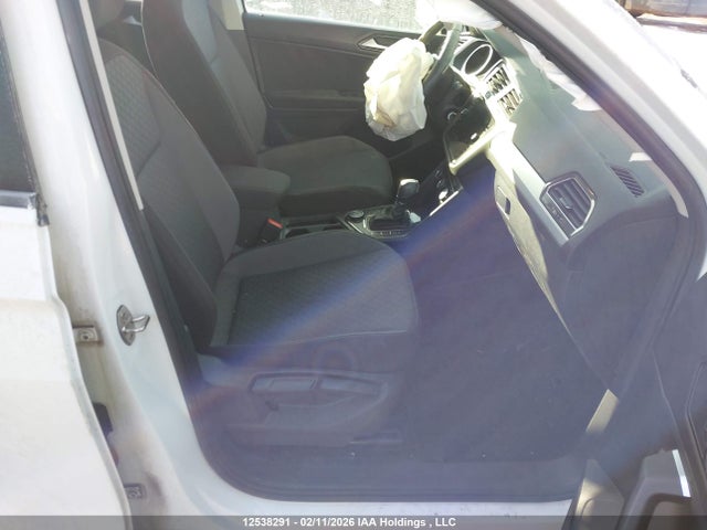 3VV0B7AX6JM149852 Volkswagen Tiguan Trendline