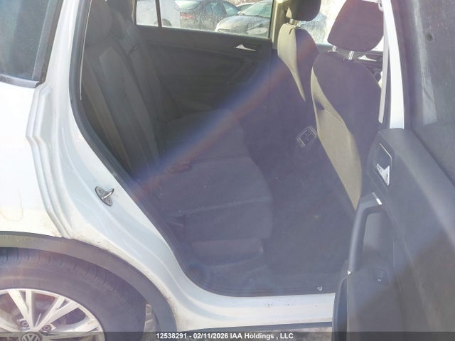 3VV0B7AX6JM149852 Volkswagen Tiguan Trendline