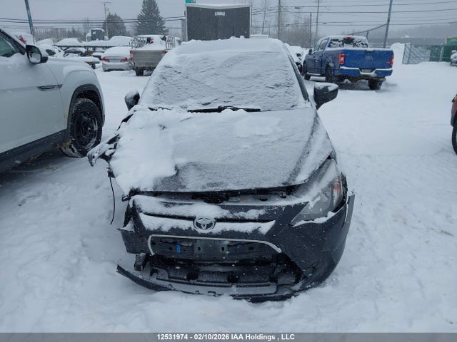3MYDLBJV0LY715645 Toyota Yaris Xle