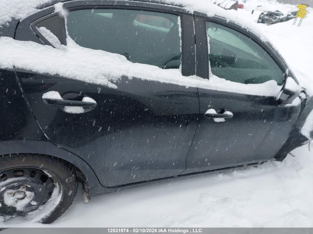 3MYDLBJV0LY715645 Toyota Yaris Xle
