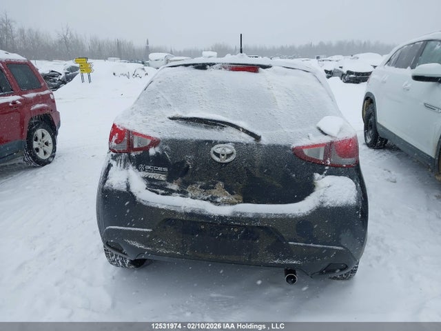 3MYDLBJV0LY715645 Toyota Yaris Xle