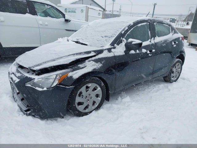3MYDLBJV0LY715645 Toyota Yaris Xle