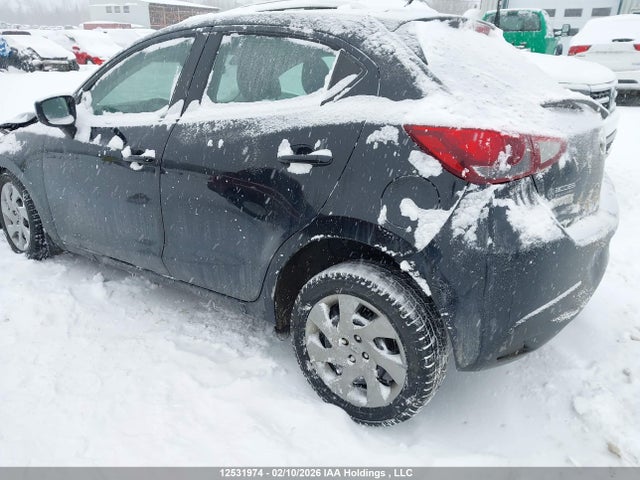 3MYDLBJV0LY715645 Toyota Yaris Xle