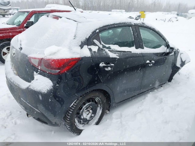 3MYDLBJV0LY715645 Toyota Yaris Xle