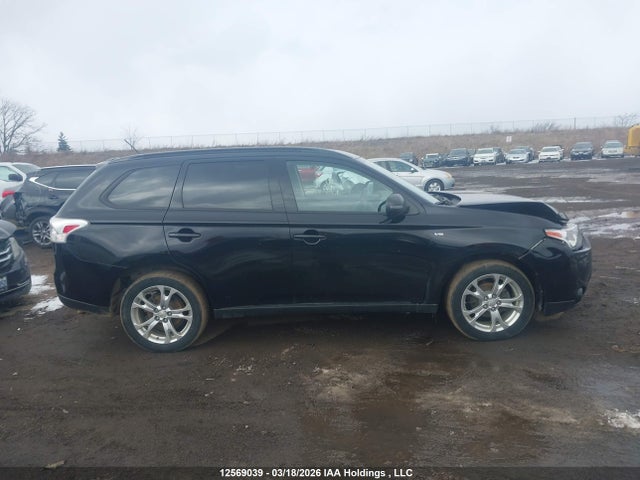 JA4JZ3AX6EZ604379 Mitsubishi Outlander Se