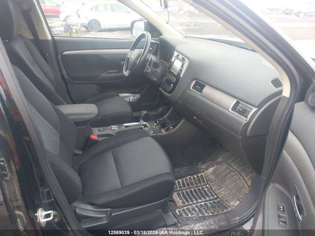 JA4JZ3AX6EZ604379 Mitsubishi Outlander Se