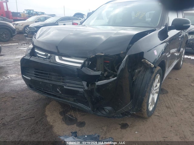 JA4JZ3AX6EZ604379 Mitsubishi Outlander Se