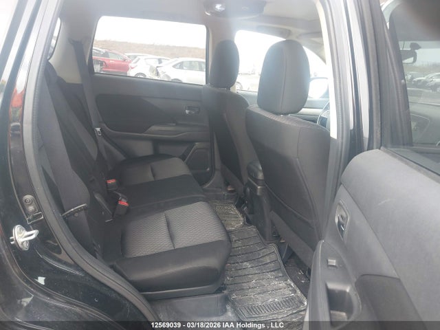 JA4JZ3AX6EZ604379 Mitsubishi Outlander Se