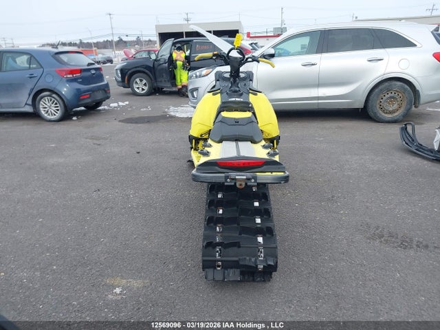 2BPSTKGC5GV000093 Skidoo Skidoo.