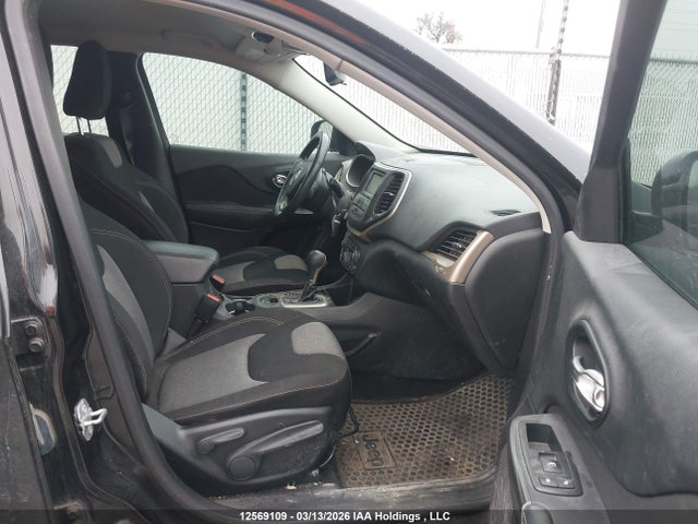 1C4PJLAB4FW759964 Jeep Cherokee Sport