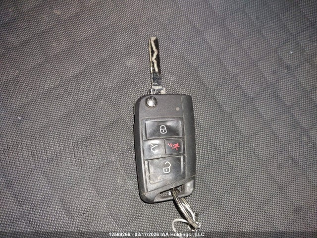3VV0B7AX7JM117878 Volkswagen Tiguan Trendline