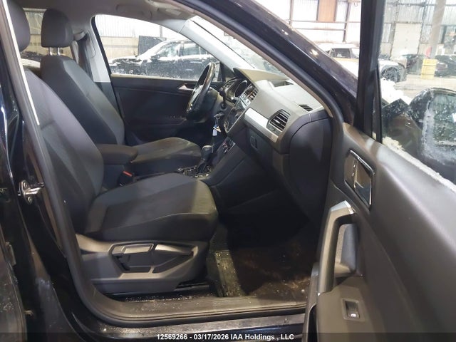 3VV0B7AX7JM117878 Volkswagen Tiguan Trendline