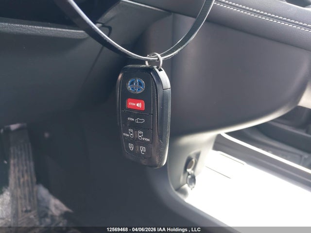 5TDGSKFC8SS206981 Toyota Sienna Xse 7-passenger