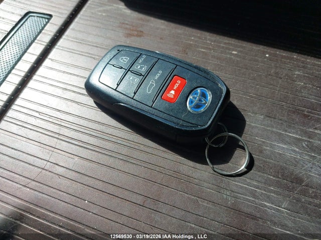 5TDGRKEC0NS090631 Toyota Sienna Xle 8-passenger