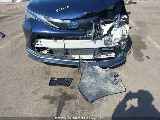 5TDGRKEC0NS090631 Toyota Sienna Xle 8-passenger