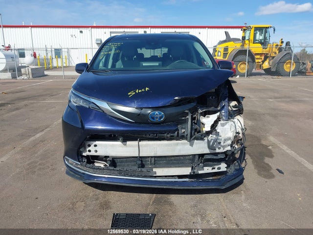 5TDGRKEC0NS090631 Toyota Sienna Xle 8-passenger