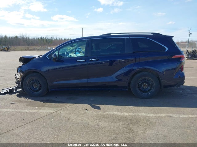 5TDGRKEC0NS090631 Toyota Sienna Xle 8-passenger