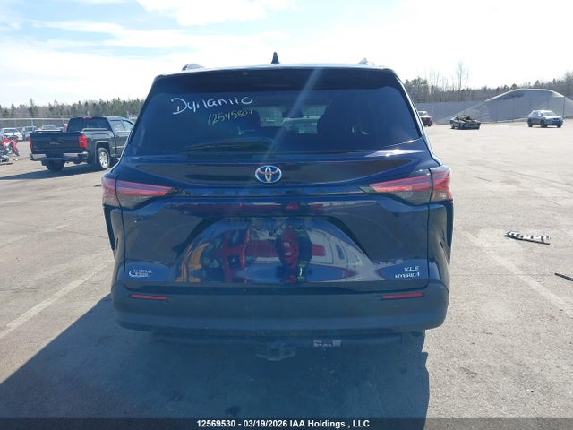 5TDGRKEC0NS090631 Toyota Sienna Xle 8-passenger