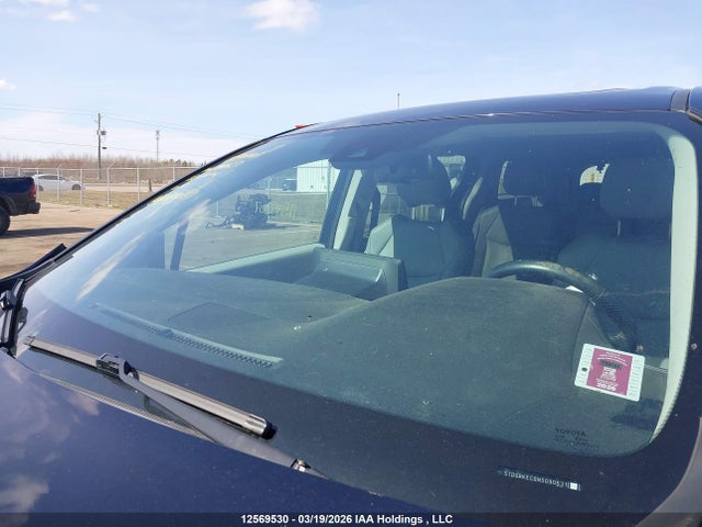 5TDGRKEC0NS090631 Toyota Sienna Xle 8-passenger