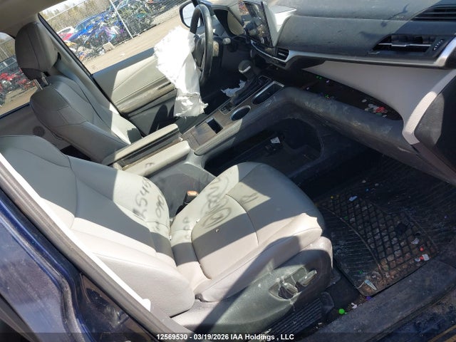 5TDGRKEC0NS090631 Toyota Sienna Xle 8-passenger