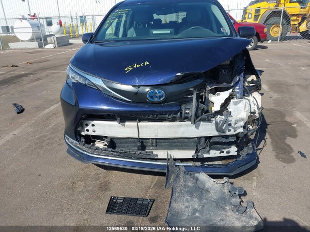5TDGRKEC0NS090631 Toyota Sienna Xle 8-passenger