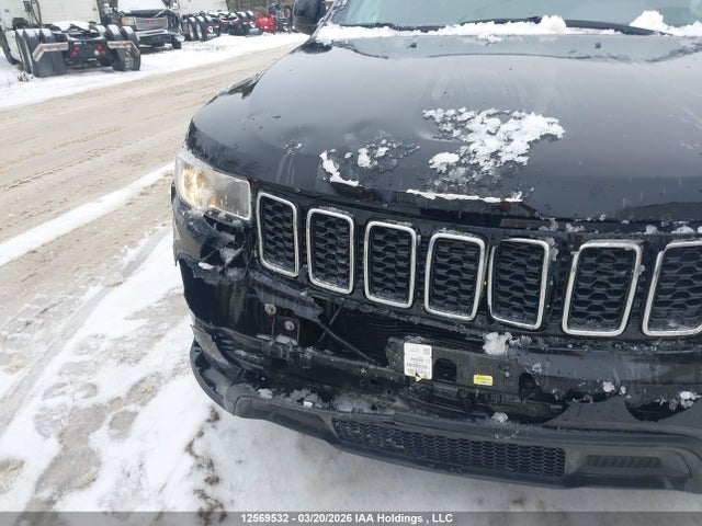 1C4RJFAG8JC364914 Jeep Grand Cherokee Laredo