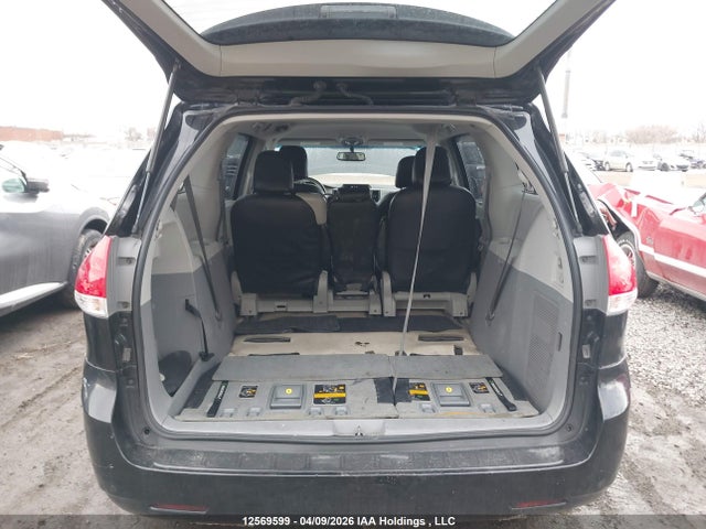 2011 Toyota Sienna Le V6 მანქანა იყიდება აუქციონზე, vin: 5TDKK3DC4BS130811, აუქციონის ნომერი: 12569599