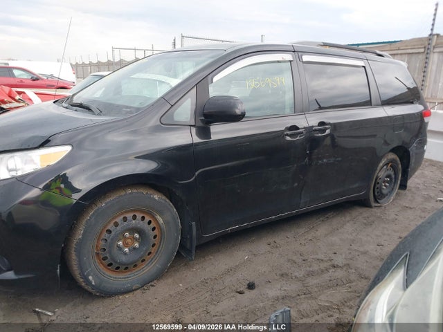 2011 Toyota Sienna Le V6 მანქანა იყიდება აუქციონზე, vin: 5TDKK3DC4BS130811, აუქციონის ნომერი: 12569599