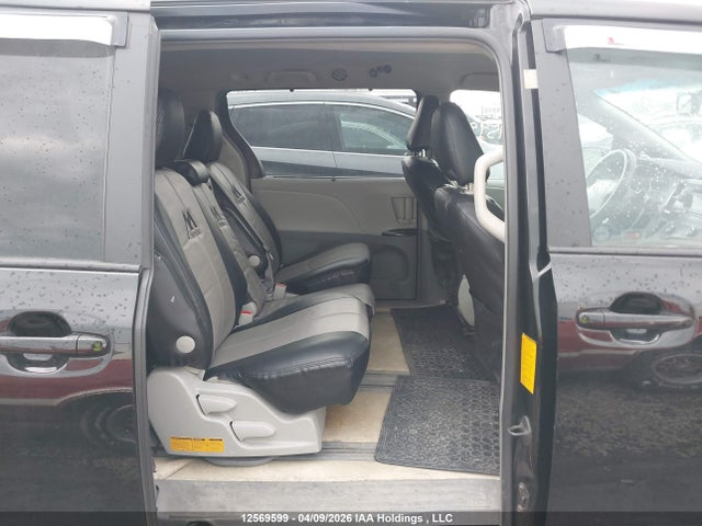 2011 Toyota Sienna Le V6 მანქანა იყიდება აუქციონზე, vin: 5TDKK3DC4BS130811, აუქციონის ნომერი: 12569599