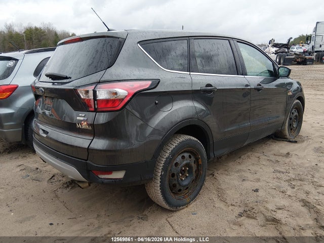 1FMCU9GD7HUD63104 Ford ESCAPE SE