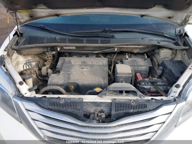 2015 Toyota Sienna Xle/limited მანქანა იყიდება აუქციონზე, vin: 5TDDK3DC3FS094494, აუქციონის ნომერი: 12569885