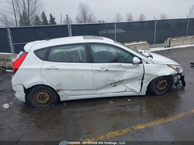 KMHCT5AE2HU329701 Hyundai Accent