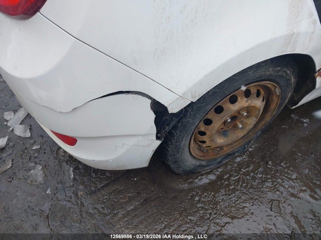 KMHCT5AE2HU329701 Hyundai Accent