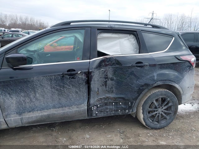 1FMCU0GD7JUA45713 Ford Escape