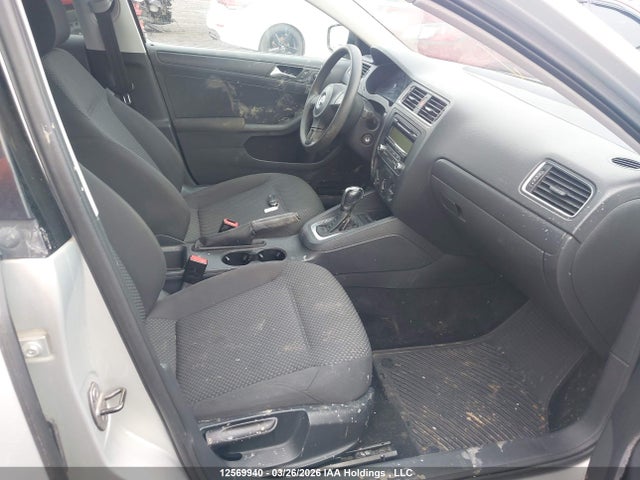 Продажа на аукционе авто 2011 Volkswagen Jetta 2.0l Trendline/2.0l Trendline+, vin: 3VW2K7AJ3BM380872, номер лота: 12569940